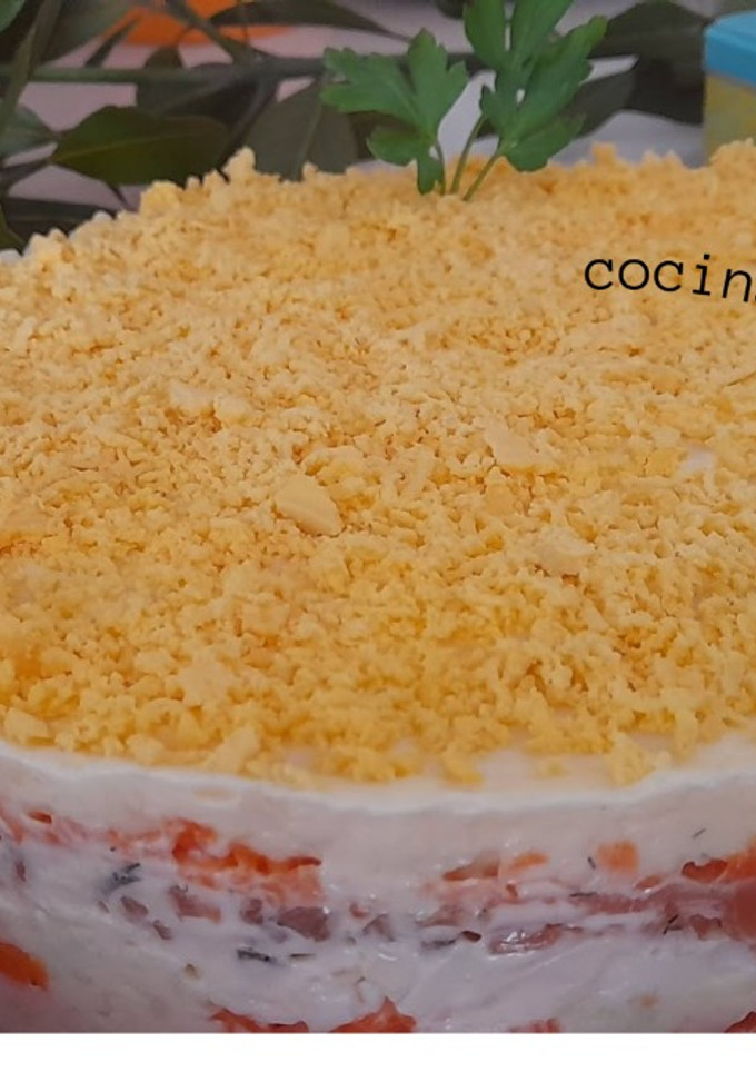 Una foto de Ensalada Mimosa con salmón