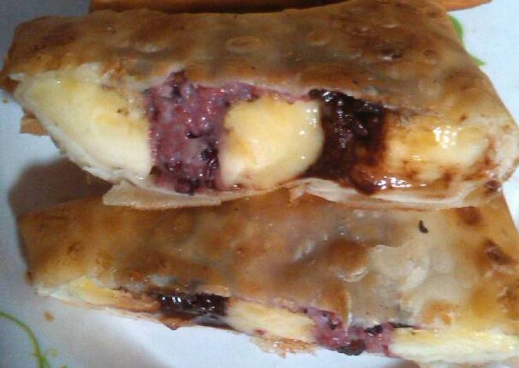  Resep  Martabak  kulit pangsit isi piscokpetam pisang 