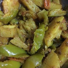 A picture of Aloo Shimla mirch.
