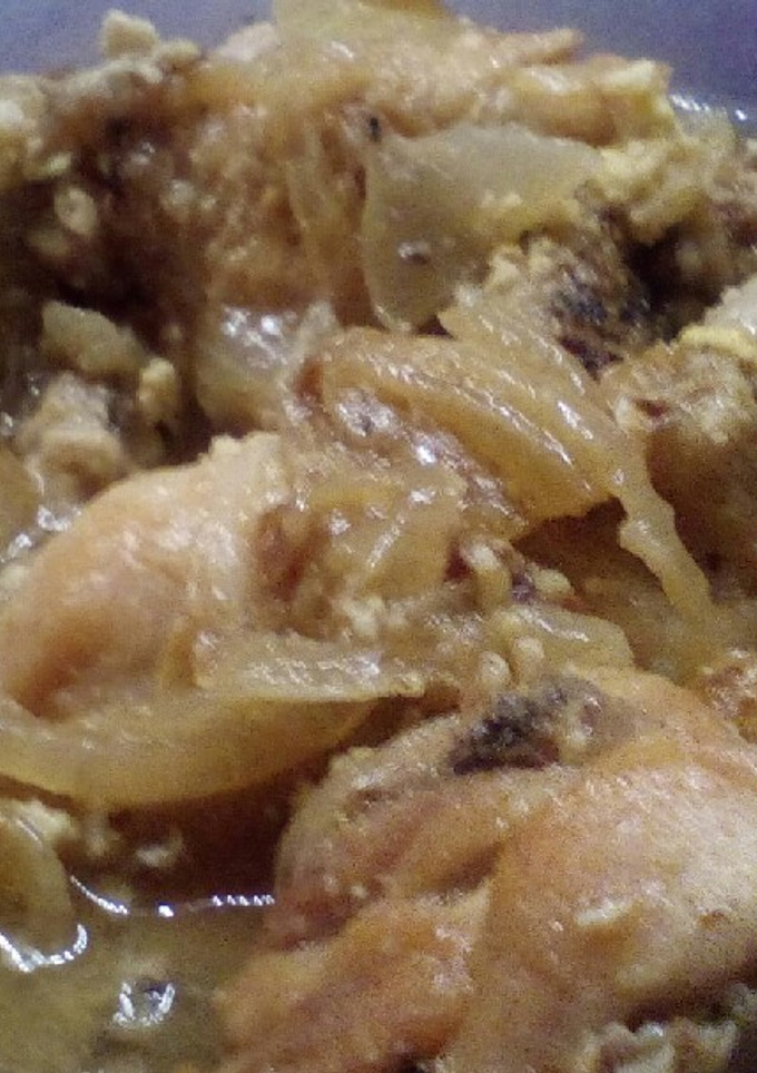 Una foto de Pollo a la pepitoria