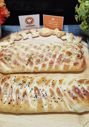 A picture of Chicken, Cheese Bread Pockets.