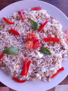 Una foto de Ensalada fresca con atún y morrón rojo