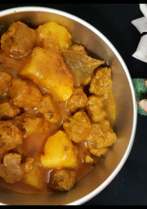 আলু সয়াবিন তরকারি (aloo soyabean tarkari recipe in Bengali) রেসিপির প্রধান ছবি