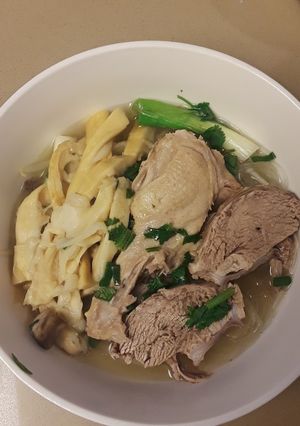 Hình của món Miến / bún măng vịt.
