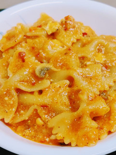 रेड सॉस पास्ता (Red sauce pasta recipe in hindi) रेसिपी मुख्य फोटो