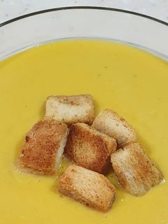 صورة لوصفة شوربة القرنبيط و الجزر الصحية