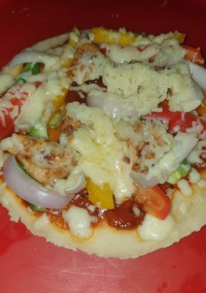 পিজ্জা (pizza recipe in Bengali) রেসিপির প্রধান ছবি