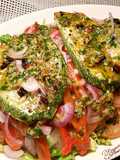Ensalada de pimientos y calabacines asados, con ali oli de tomates secos