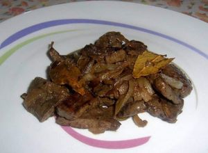 Foto di Fegato di Vitello con Cipolle di Tropea, Alloro e Salsa di Soia