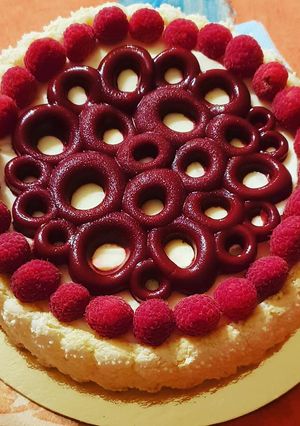 Une photo de Charlotte poire framboise