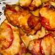 Baconbe tekert sajtos paradicsomos csirkemell air fryerben