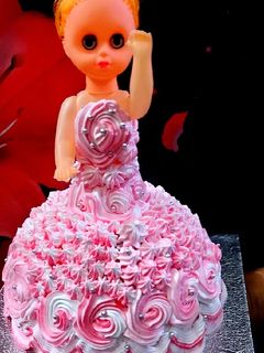 चॉकलेट डॉल केक (chocolate doll cake recipe in Hindi) रेसिपी मुख्य फोटो