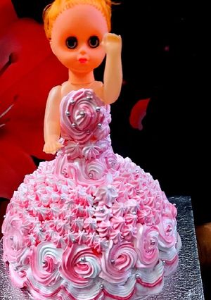 चॉकलेट डॉल केक (chocolate doll cake recipe in Hindi) रेसिपी मुख्य फोटो