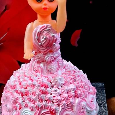Strawberry Round Barbie Doll Cake, Packaging Type: Carton Box, Weight: 1 Kg  at Rs 600/pound in Jaipur