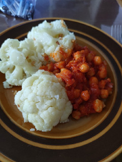 Una foto de Coliflor con garbanzos