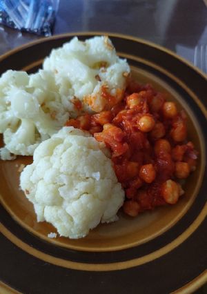 Una foto de Coliflor con garbanzos