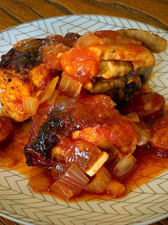 Una foto de Pollo con chorizo