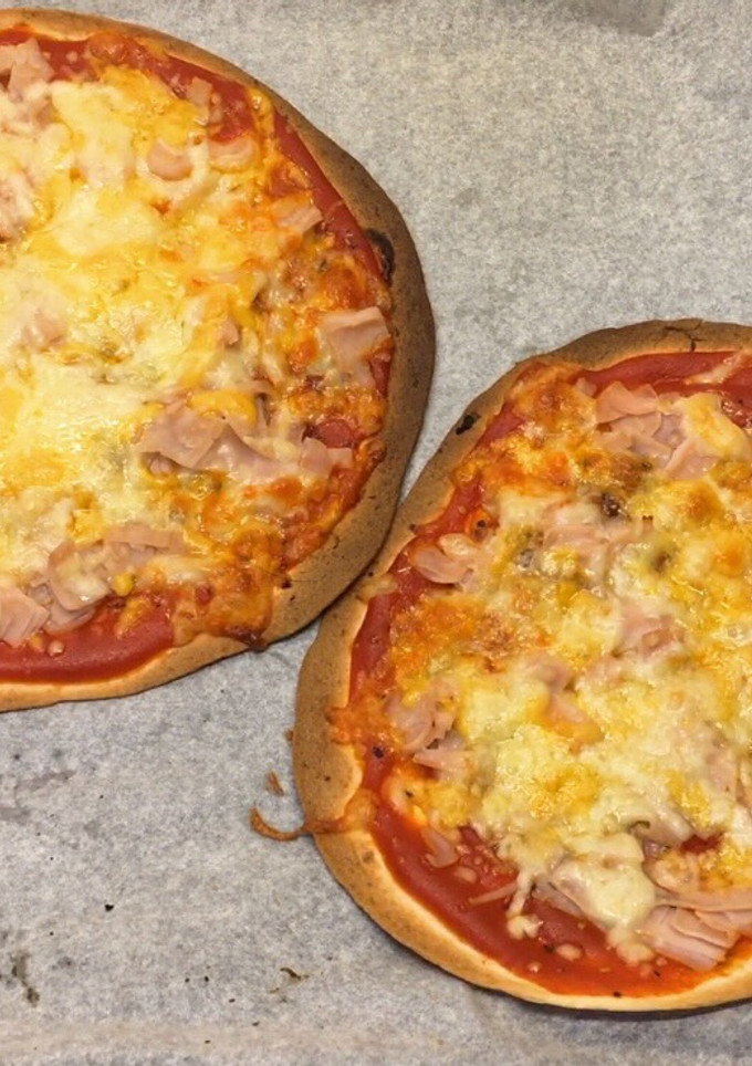 Una foto de Pizza en tortita de trigo 🍕🍕