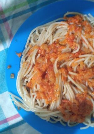 Una foto de Salsa de tomate natural y zanahoria rallada 🥕🍝