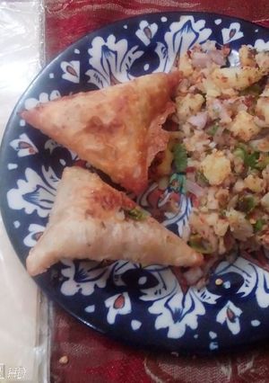 A picture of Aloo ka samosa.