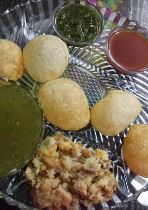 A picture of Golgappe Platter.