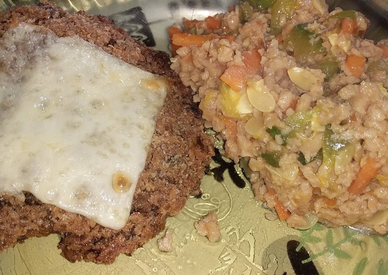 Guarnición de soja y zapallitos con hamburguesas de lentejas