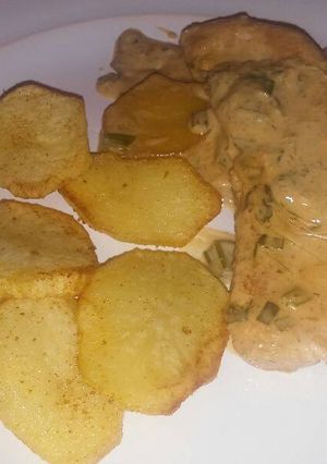 Una foto de Pollo al verdeo con papas