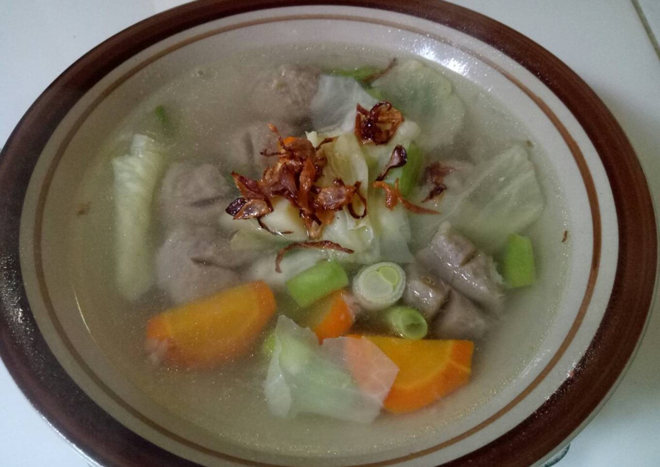 Sup sayur dengan bakso
