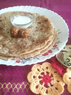 तीळाची खुशखुशीत पोळी (Tilachi Poli Recipe In Marathi) रेसिपी चे मुख्य फोटो