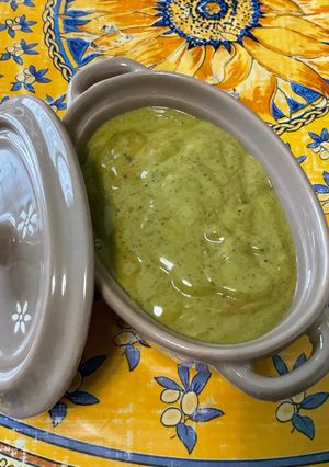 Une photo de Sauce salade à la tomate, coriandre et figue