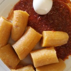A picture of Boiled plantain with tomatoes sauce.