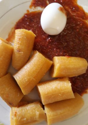 A picture of Boiled plantain with tomatoes sauce.