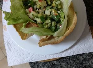 Una foto de Ceviche de Kanikama en Maceta de Tortilla