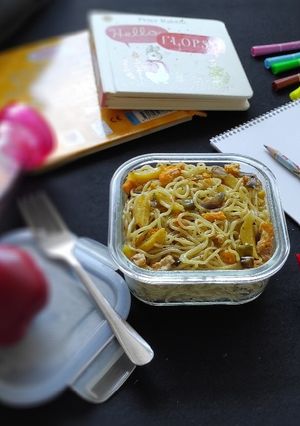 ডিম আলু দিয়ে চাউমিন (dim aloo diye chow mein recipe in Bengali) রেসিপির প্রধান ছবি