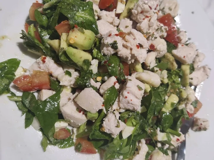 Easy Way Prepare Spinach Chicken, Avocado, Tomato, Goat Cheese Salad, Drizzled in Olive Oil the Can Spoil the Tongue You can take Joss in your mouth