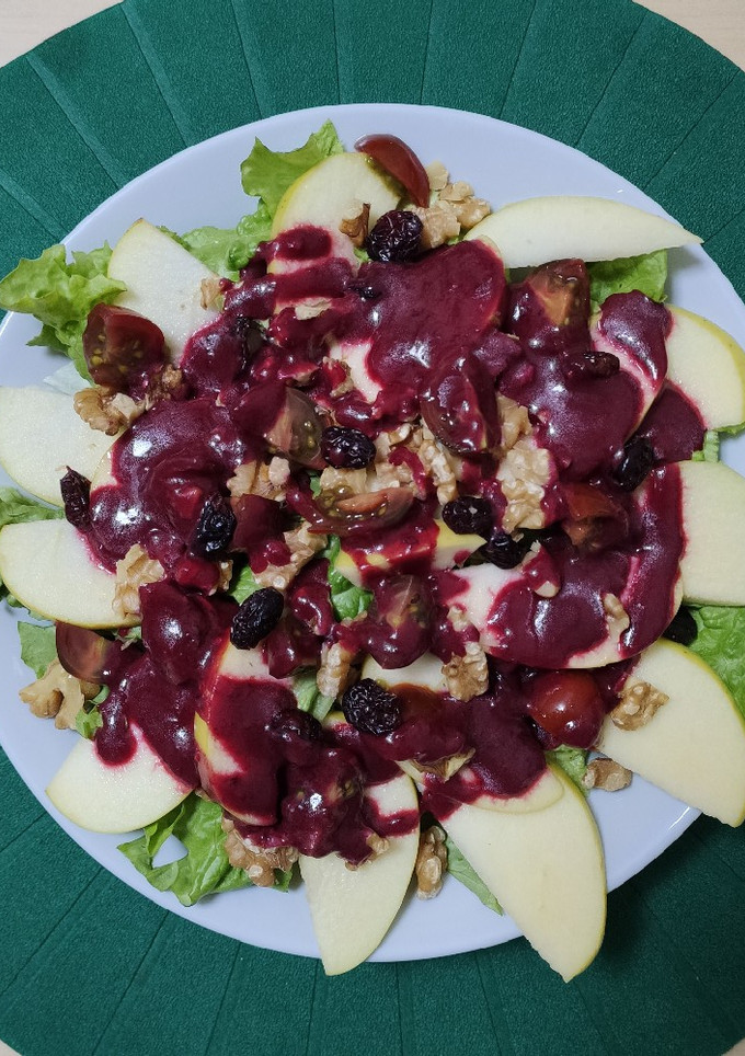 Una foto de Ensalada de frutas y queso de cabra