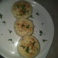 A picture of Idli sandwich/idli burger.