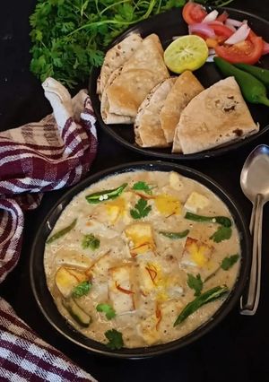 A picture of Nawabi Paneer Korma in white Gravy.