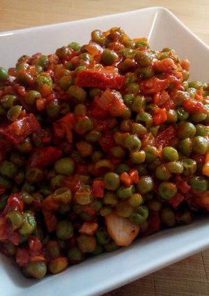 Una foto de Guisantes con tomate