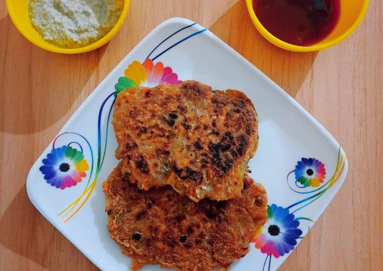 Potato veggies pancake with coconut chutney &amp; tomato sauce