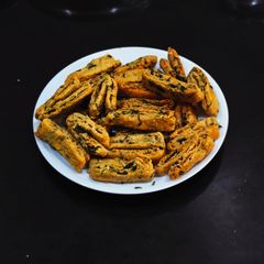 A picture of Methi Leaves Layered Mathri.