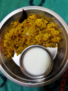 આખા મગ ની ખીચડી (Whole Moong Khichdi Recipe In Gujarati) રેસીપી મુખ્ય ફોટો