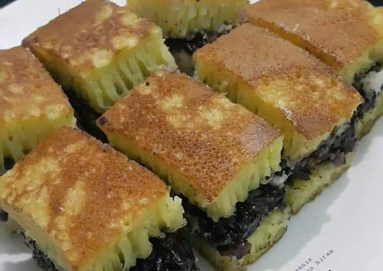 #19 Martabak manis filling ketan hitam