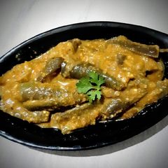 A picture of Badnekayi gojju/Brinjal curry.