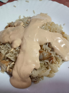 Una foto de Arroz con lomo y piña y salsa rosa "especial"