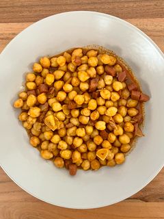 Una foto de 🧄 Garbanzos con ajo y pimentón 🌶️