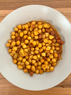 Una foto de 🧄 Garbanzos con ajo y pimentón 🌶️