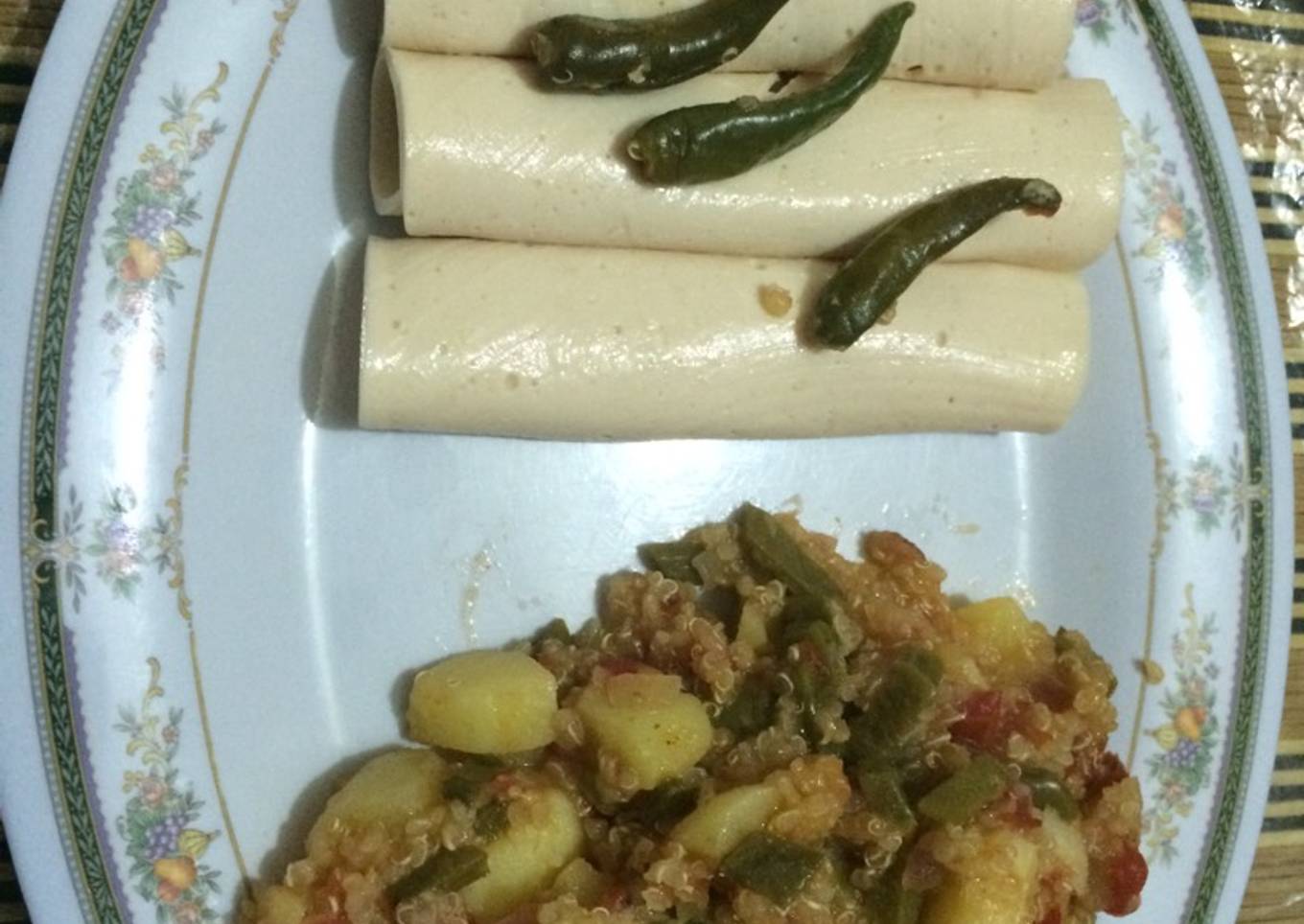 Quinoa con nopales, papas y chiles de árbol verdes