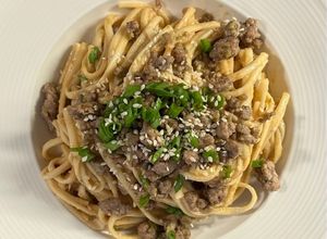 Foto di Peanut butter noodles con ragù orientale