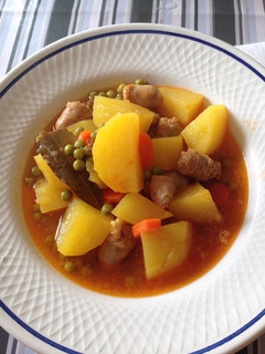Una foto de Guiso de salchichas con patatas